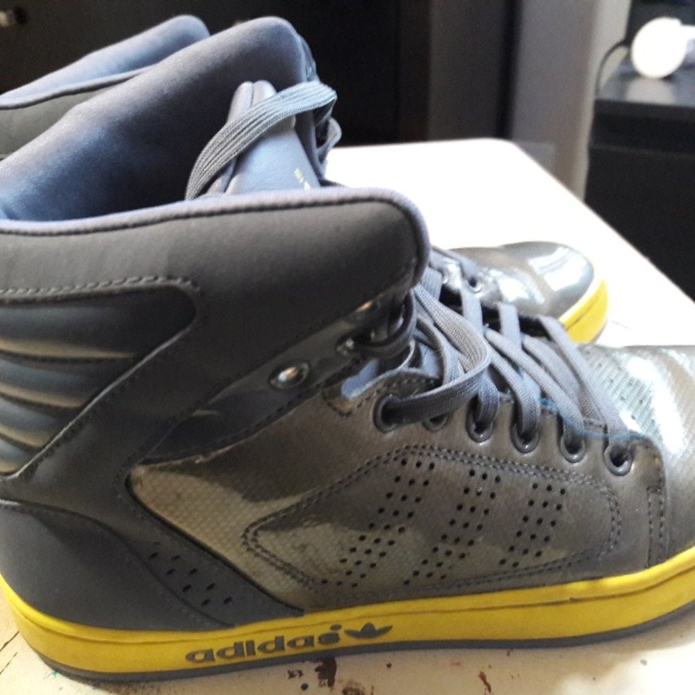 Adidas - Picture 2 of 4